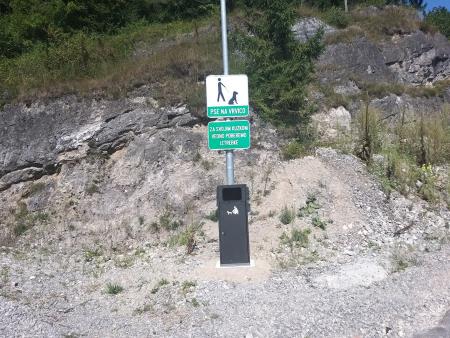 Koš za pasje iztrebke  Begunje konc naselja proti Brezjam 1